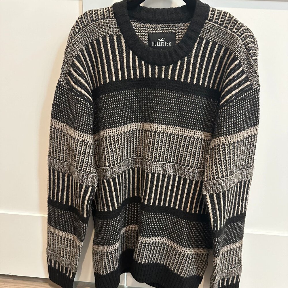 Hollister Men's Boxy Striped Crew Sweater